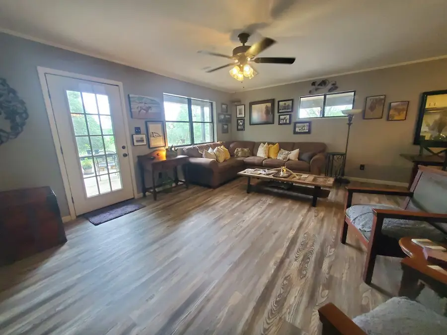 1404 Stengel St, Mason, TX 76856 - Image #3