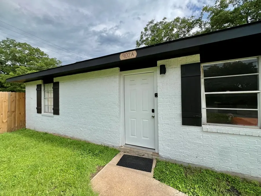 902 E Highway St, Fredericksburg, TX 78624 - Image #2