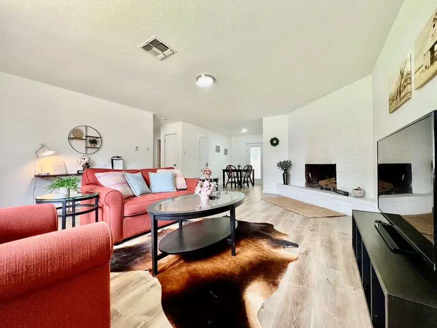 902 E Highway St, Fredericksburg, TX 78624 - Image #3