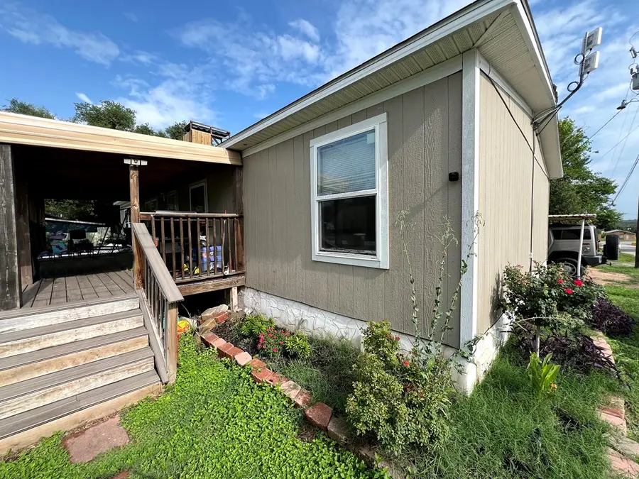 138 N Third St, Harper, TX 78631 - Image #2