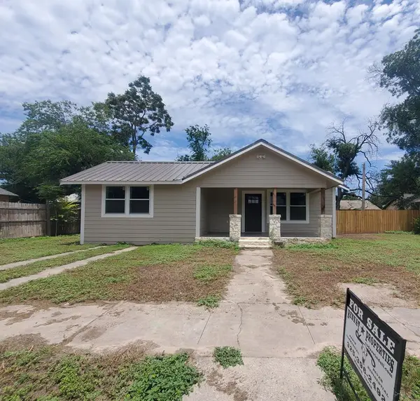 105 E Travis St, Menard, TX 76859