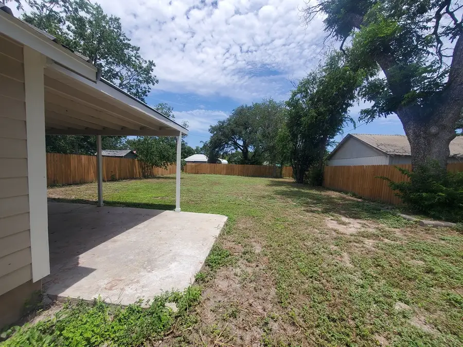 105 E Travis St, Menard, TX 76859 - Image #3