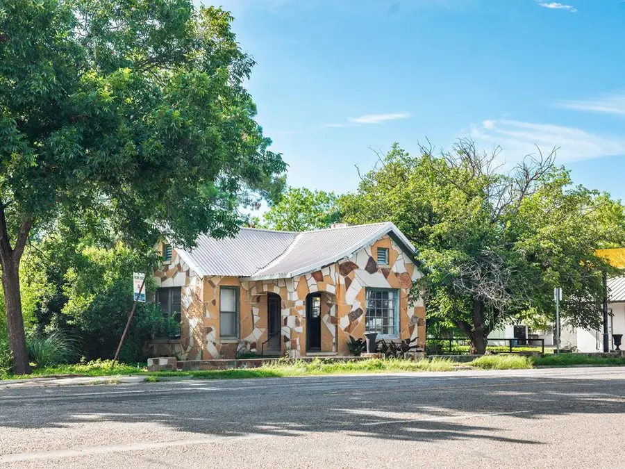 120 Ellis St, Menard, TX 76859 - Image #2