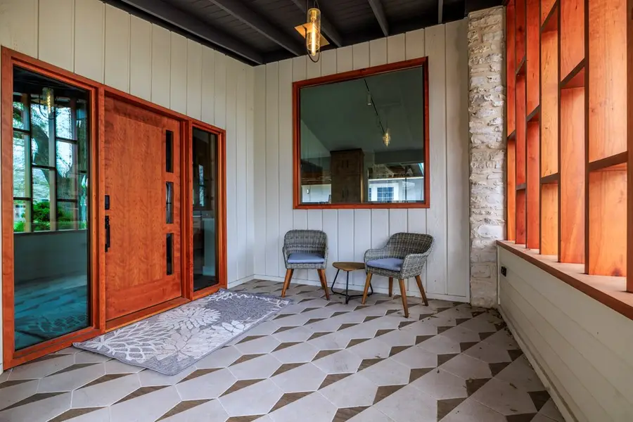 605 N Adams St, Fredericksburg, TX 78624 - Image #2