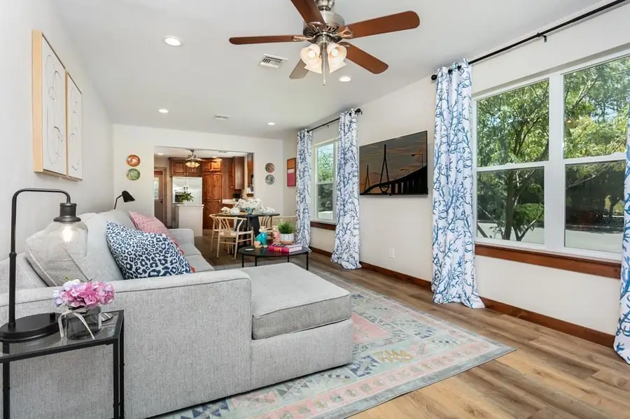 901 Bell St, Fredericksburg, TX 78624 - Image #2