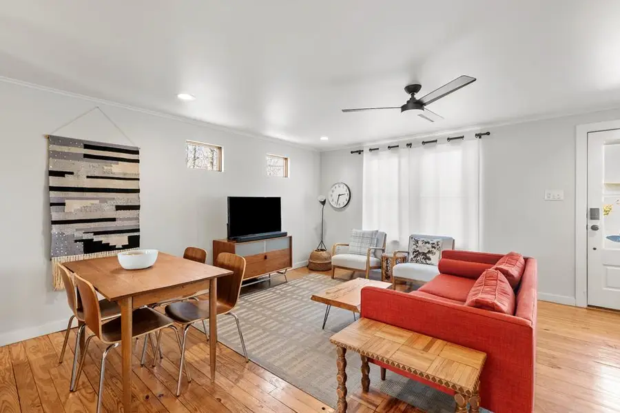 109 E Centre St, Fredericksburg, TX 78624 - Image #3