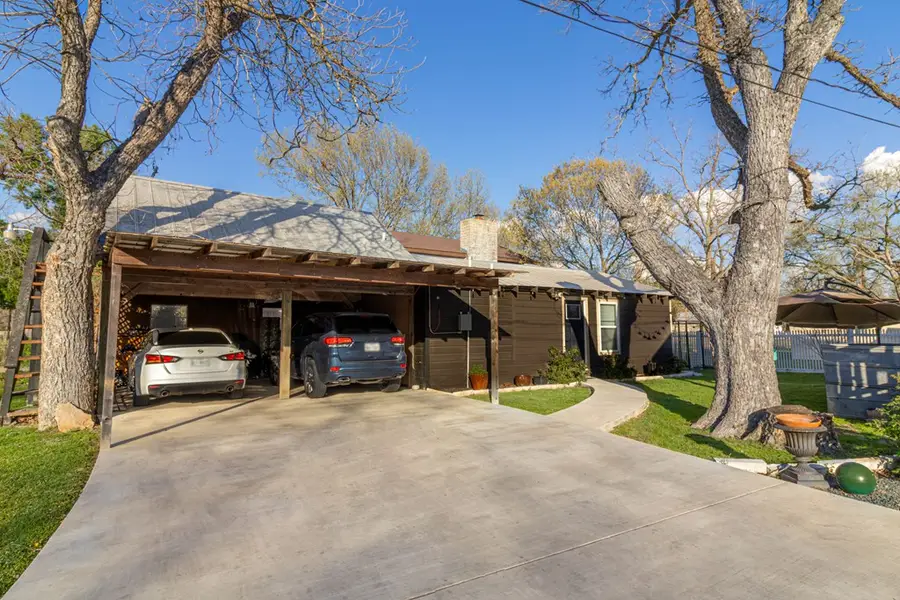 405 N Pecan St, Fredericksburg, TX 78624 - Image #3