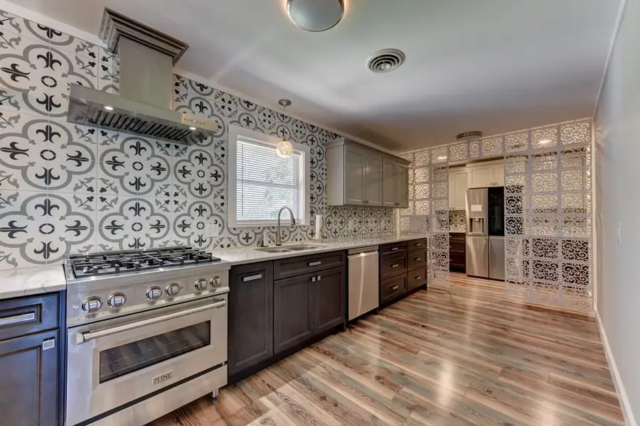 302 Frederick Rd, Fredericksburg, TX 78624 - Image #2