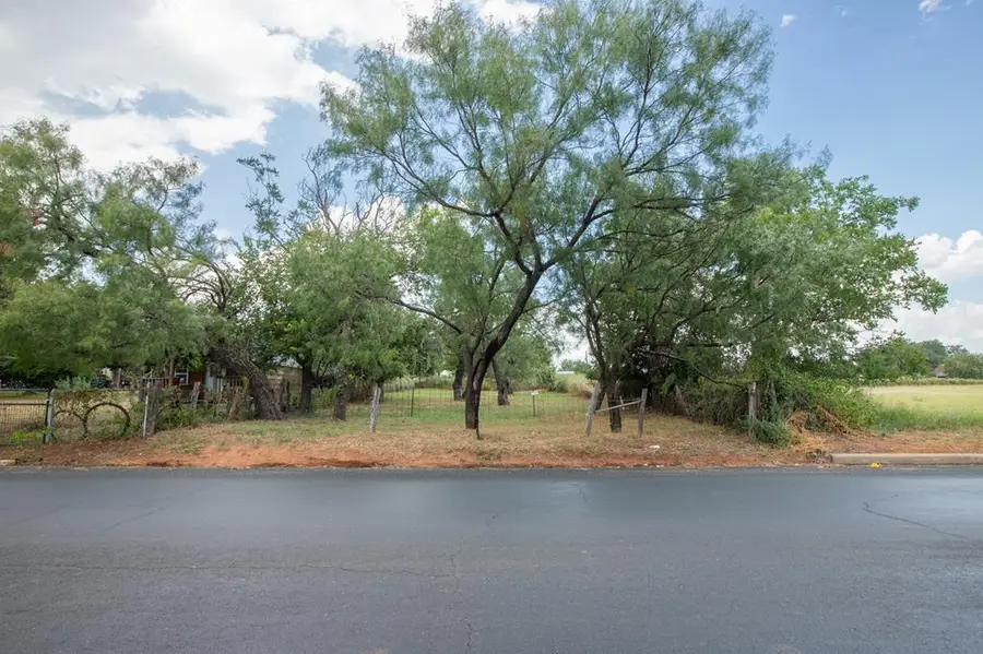 304 E Highway St, Fredericksburg, TX 78624 - Image #2
