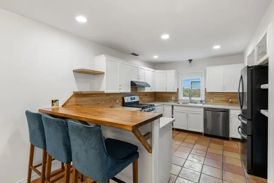 106 W Mulberry St, Fredericksburg, TX 78624 - Image #3