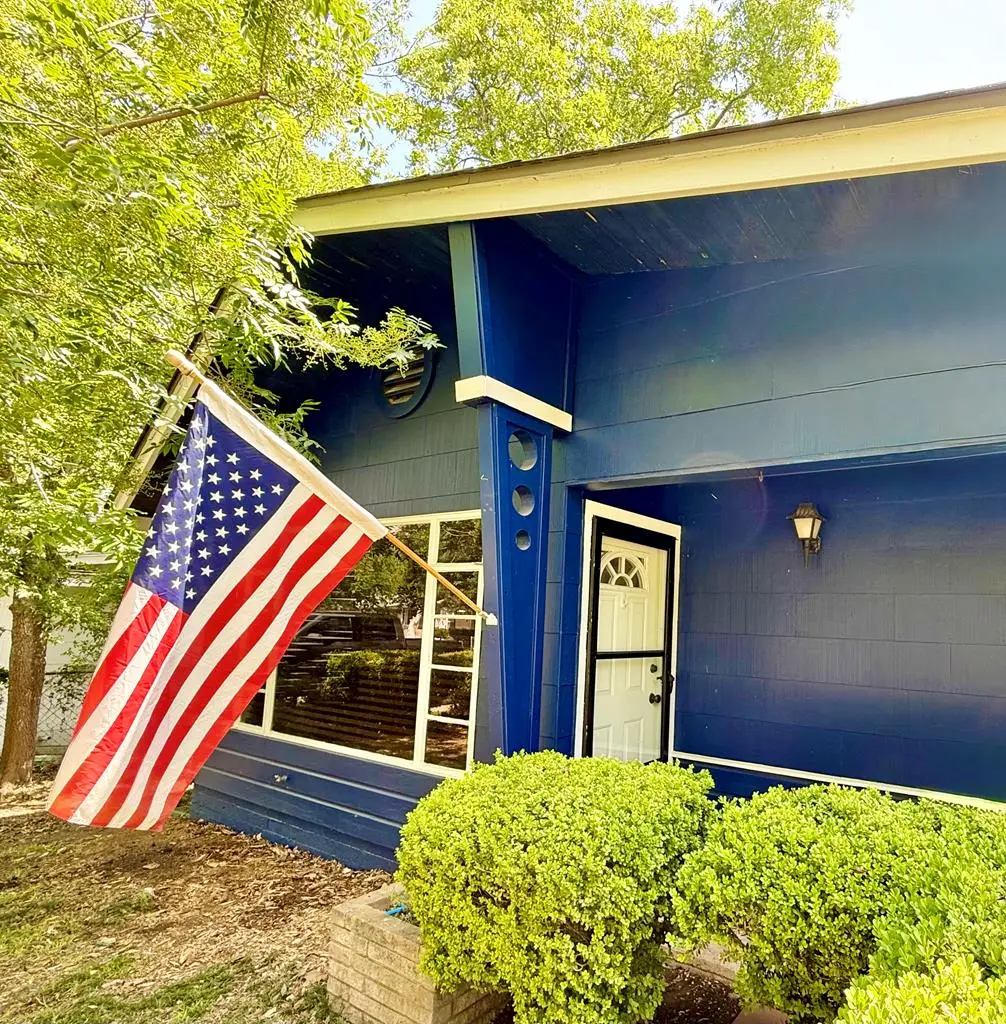 613 N Harper St, Kerrville, TX 78028 - Image #1