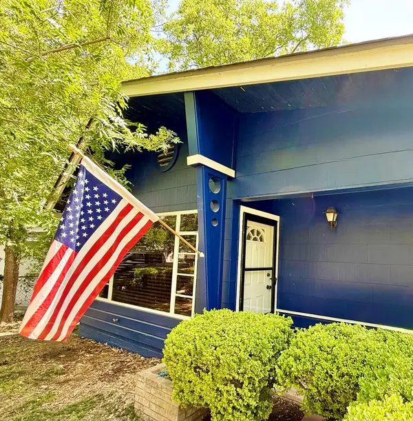 613 N Harper St, Kerrville, TX 78028