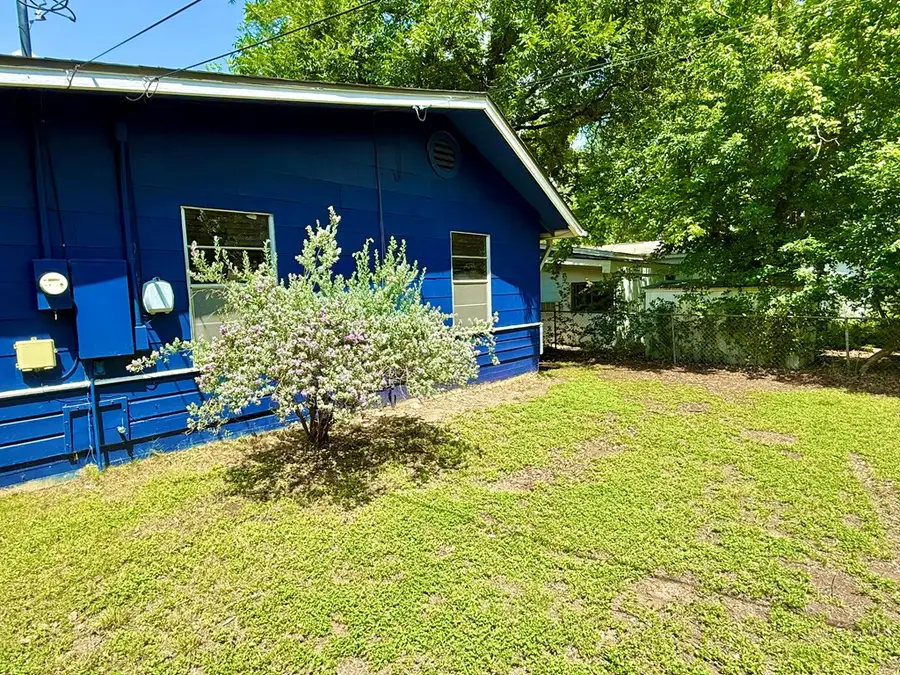 613 N Harper St, Kerrville, TX 78028 - Image #2