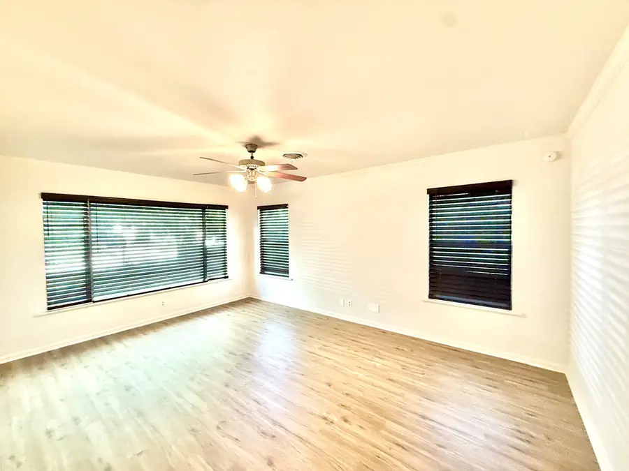 613 N Harper St, Kerrville, TX 78028 - Image #3