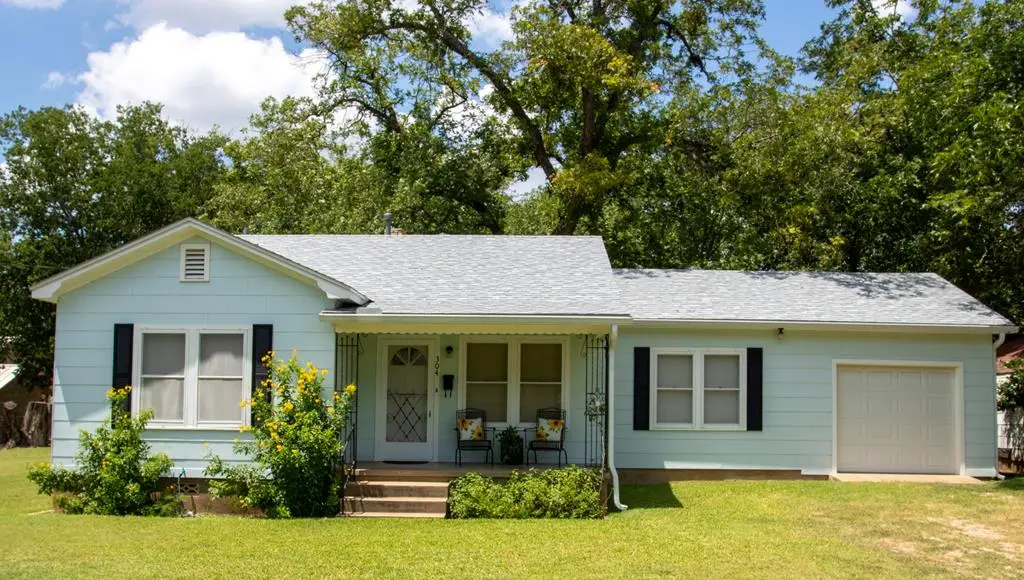 304 S Crockett St, Fredericksburg, TX 78624 - Image #1