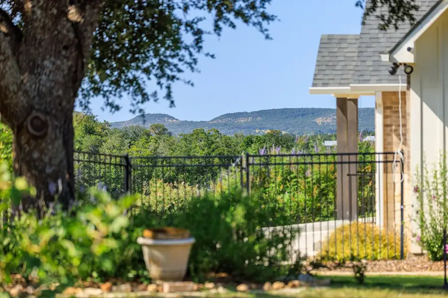 201 Mystic Oaks Trail, Fredericksburg, TX 78624 - Image #3