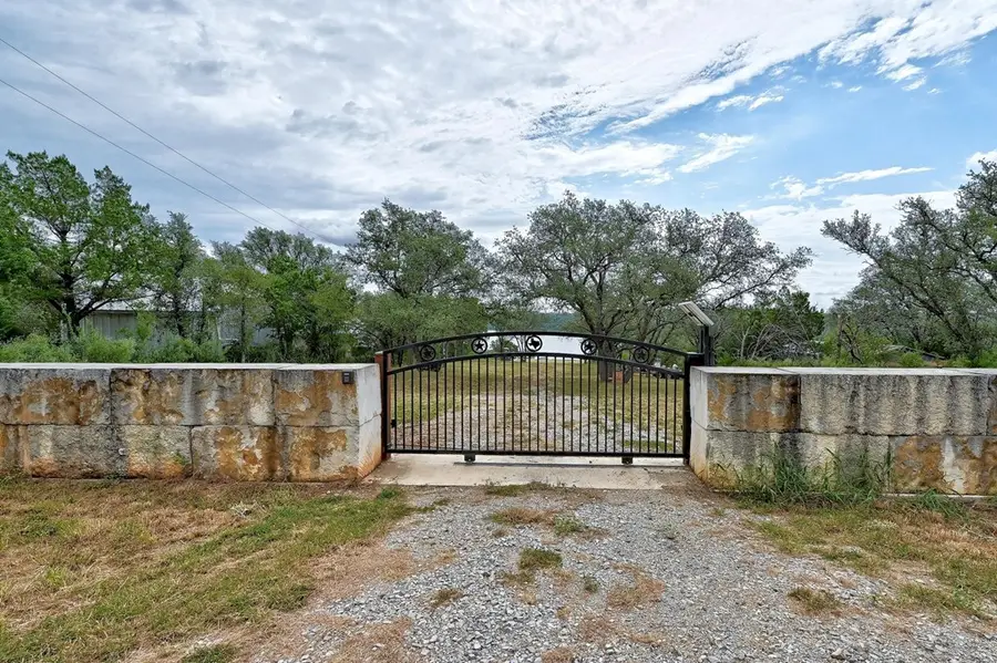 303 Lakeview Dr, Spicewood, TX 78669 - Image #2