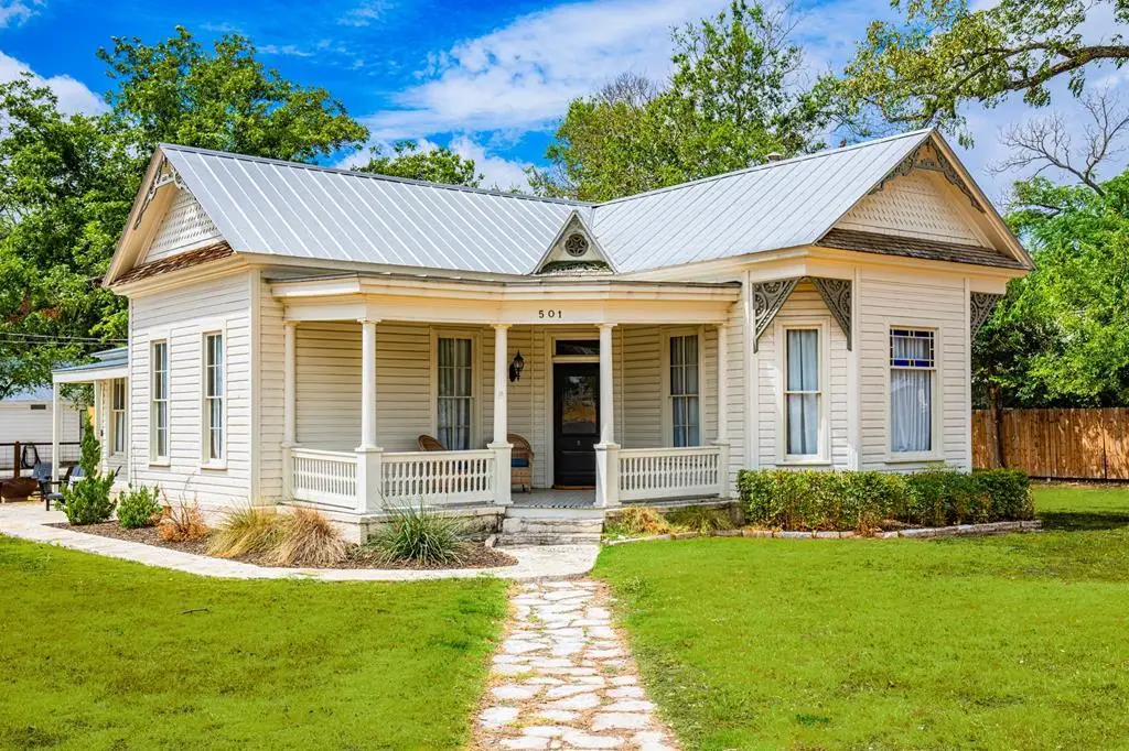 501 W San Antonio St, Fredericksburg, TX 78624 - #1