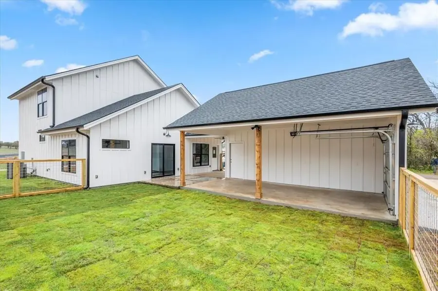 203 N Avenue J, Johnson City, TX 78636 - #3