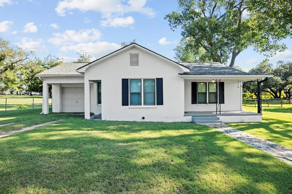 808 W San Antonio St, Fredericksburg, TX 78624 - Image #1