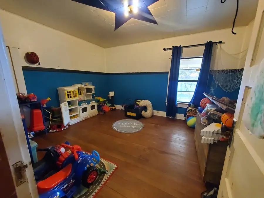 208 W Houston St, Menard, TX 76859 - Image #3