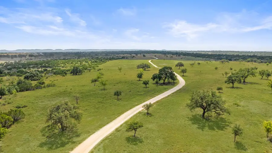 960 Gipson Road, Johnson City, TX 78636 - Image #2