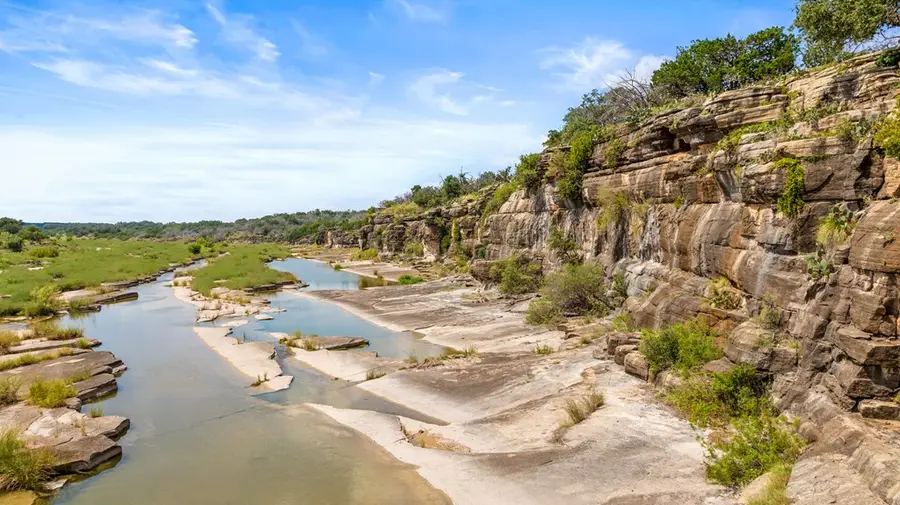 960 Gipson Road, Johnson City, TX 78636 - Image #3