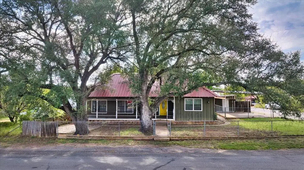 654 N Live Oak St, Mason, TX 76856 - Image #1