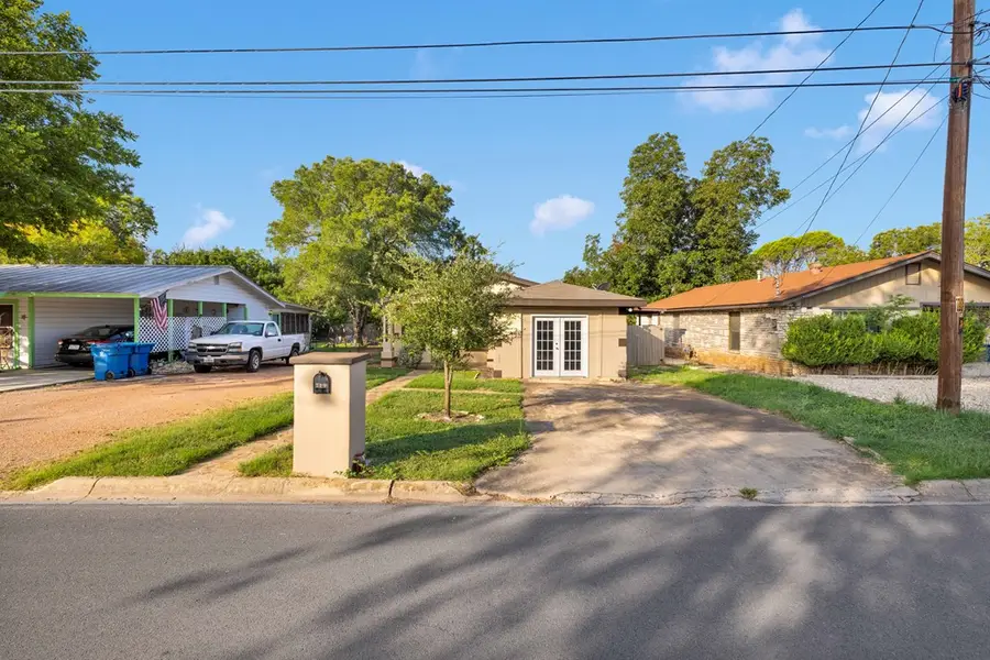 319 Pearl St, Kerrville, TX 78028 - Image #2