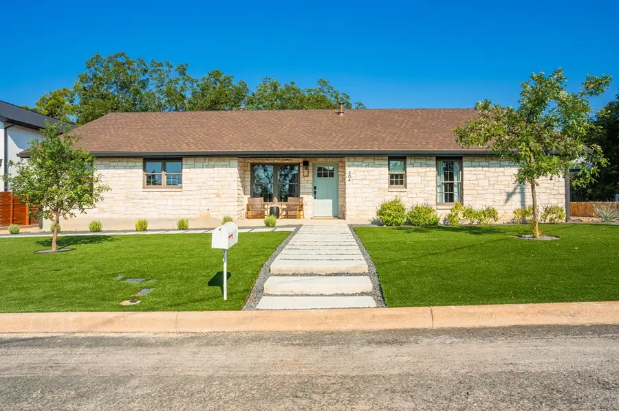 204 N Elk St, Fredericksburg, TX 78624 - Image #3