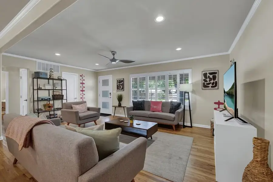 112 W Mulberry St, Fredericksburg, TX 78624 - Image #3