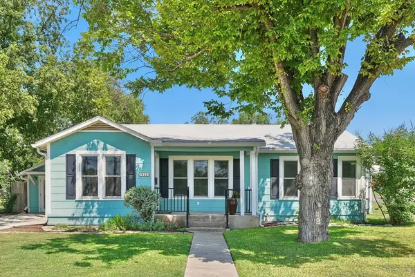 924 Barnett St, Kerrville, TX 78028