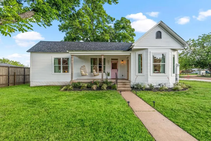 703 E Highway St, Fredericksburg, TX 78624 - #2