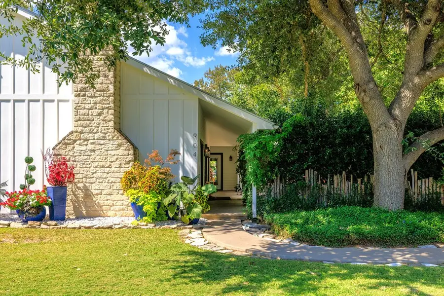 904 N Lincoln, Fredericksburg, TX 78624 - Image #2