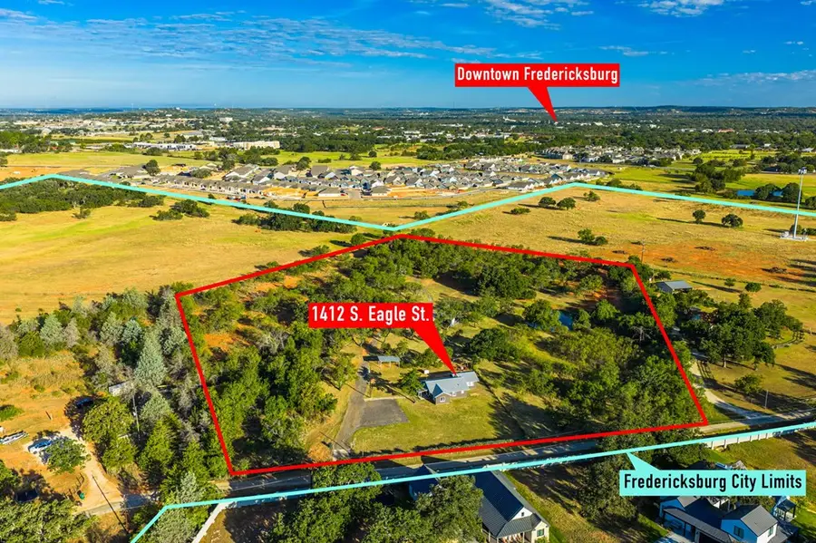 1412 S Eagle St, Fredericksburg, TX 78624 - Image #2