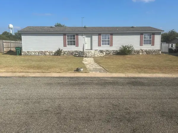 111 Village Lane, Llano, TX 78643