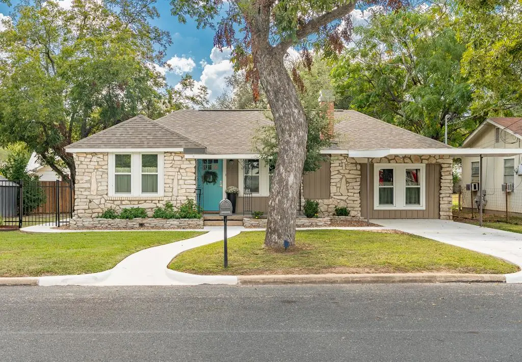 103 W Centre St, Fredericksburg, TX 78624 - Image #1