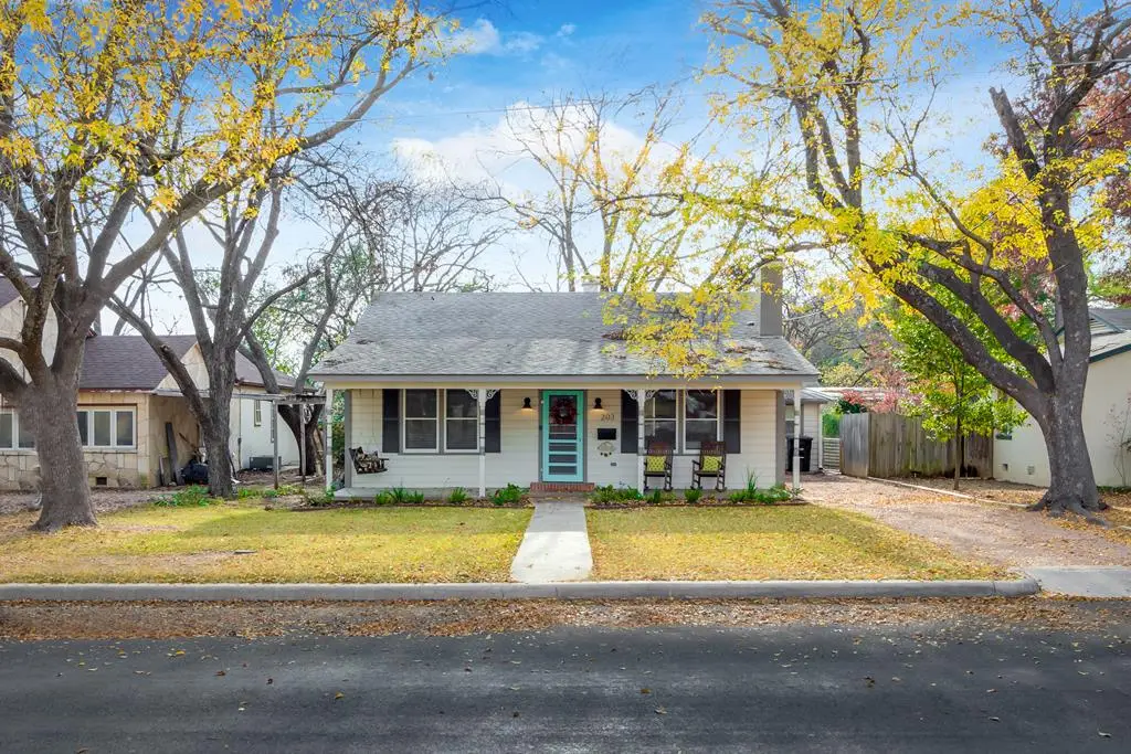 203 W Travis St, Fredericksburg, TX 78624 - Image #1