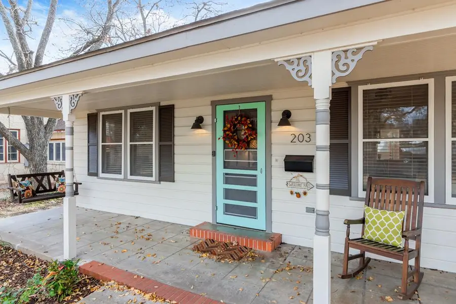 203 W Travis St, Fredericksburg, TX 78624 - Image #3