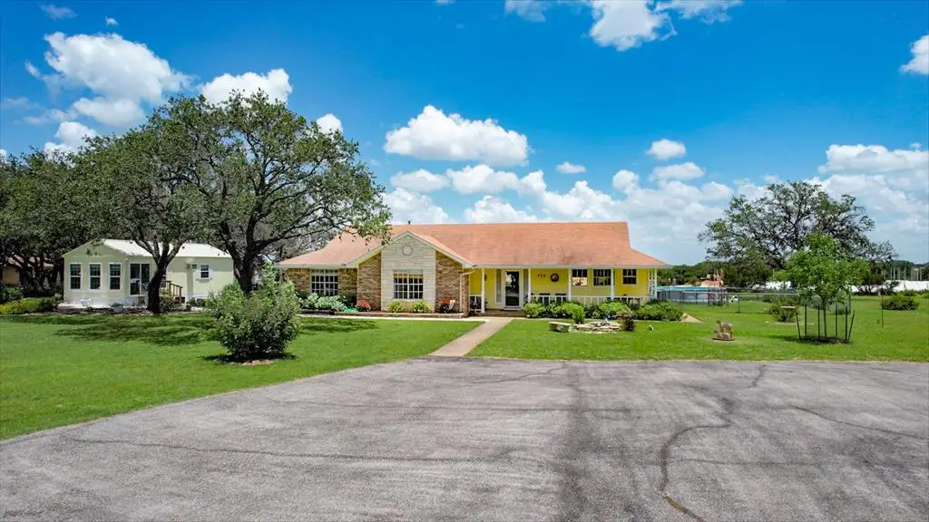 504 N Avenue N, Johnson City, TX 78636 - Image #1