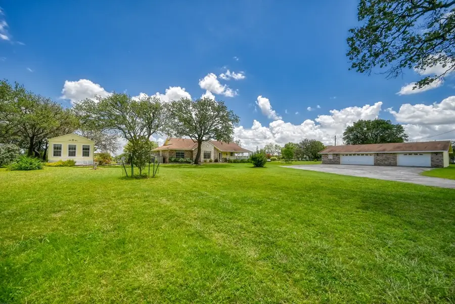 504 N Avenue N, Johnson City, TX 78636 - Image #3