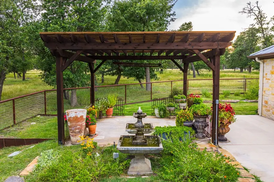 1554 Vintage Oaks Dr, Fredericksburg, TX 78624 - Image #3