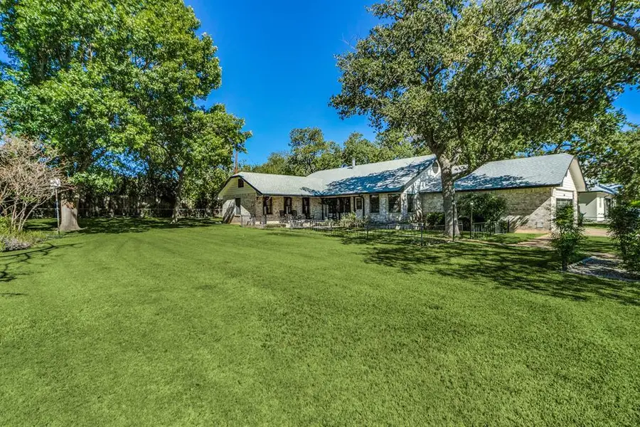 406 Candlelight Circle, Fredericksburg, TX 78624 - Image #2