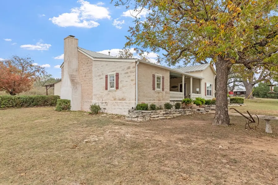 1447 Royal Oaks Loop, Fredericksburg, TX 78624 - Image #2