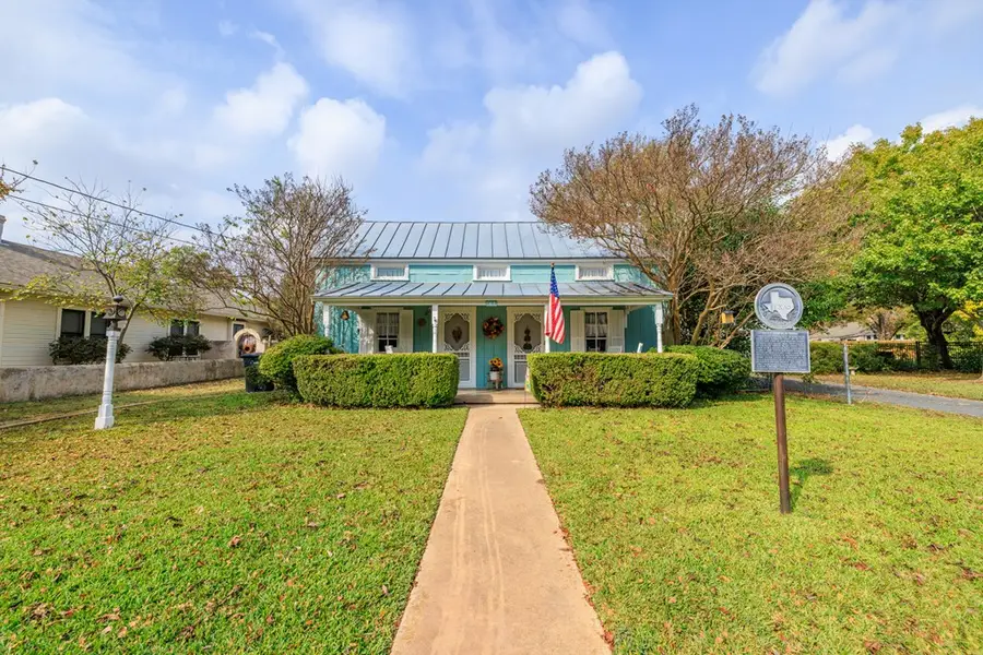 606 N Adams St, Fredericksburg, TX 78624 - Image #2