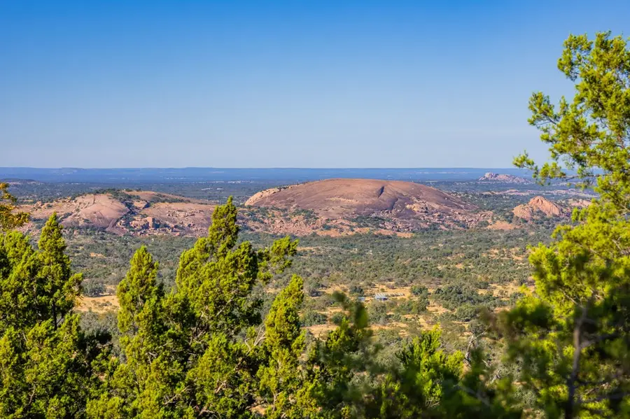 527 Walter Rd, Fredericksburg, TX 78624 - Image #3