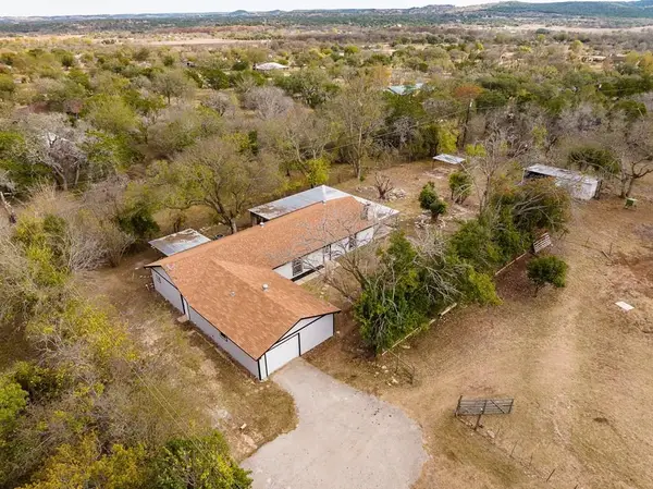 213 Verde Hills, Center Point, TX 78010