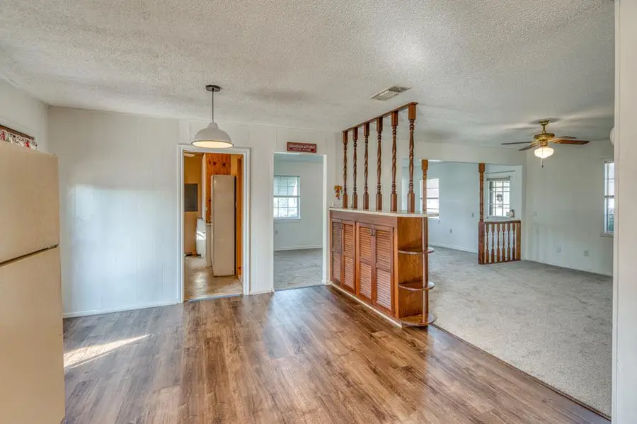 605 W Ash Dr, Johnson City, TX 78636 - #2