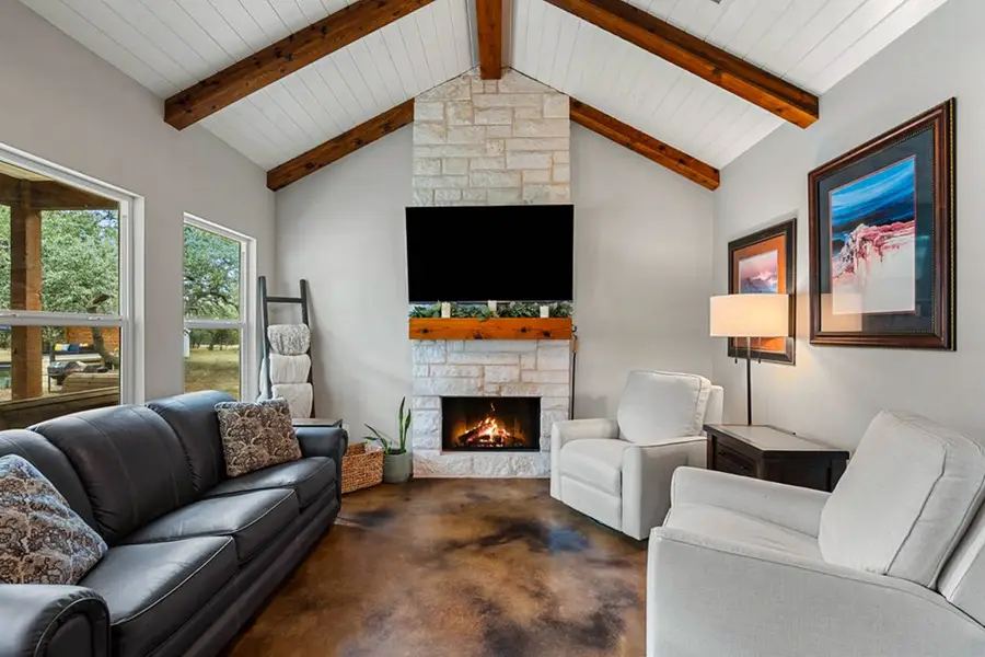 820 Glen Crest Dr, Blanco, TX 78606 - #2