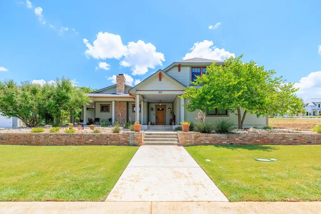923 Hawthorn Ln, Fredericksburg, TX 78624 - Image #1